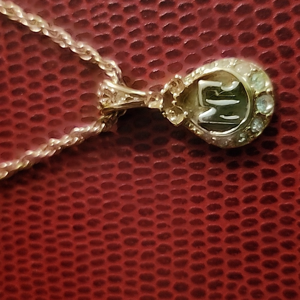 Nina Ricci Gold Tone Rhinestone pendant signed - Picture 13 of 14